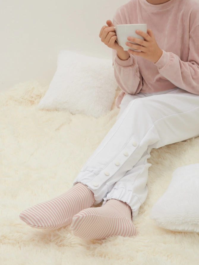 Носки трикотажные до колена в бежево-белую полоску