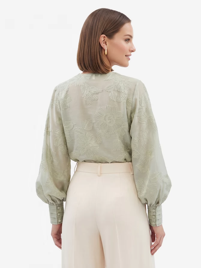 Блуза с вышивкой полынь