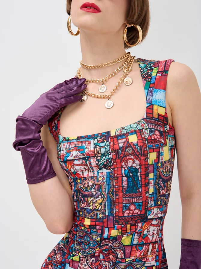 Платье с вырезом каре