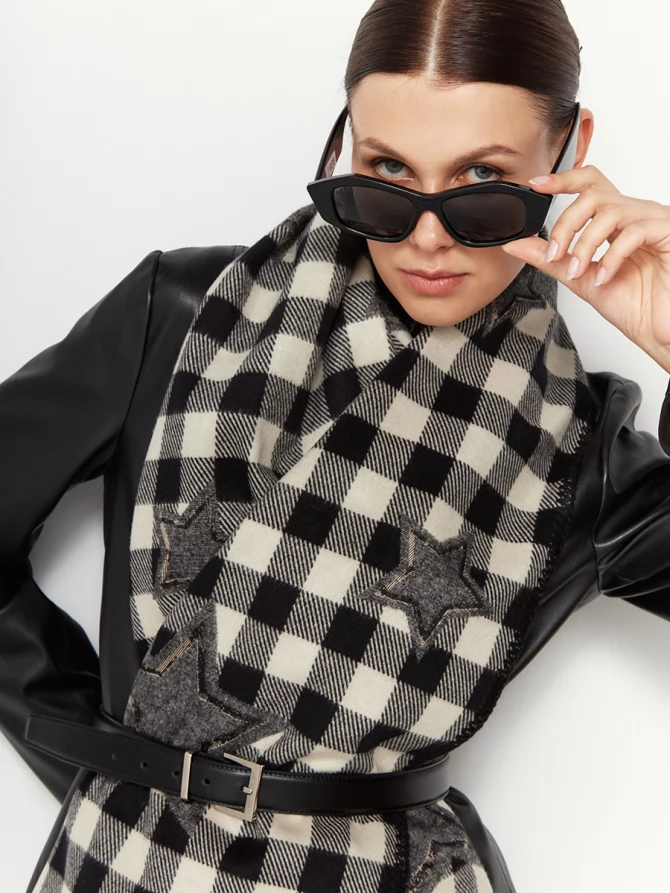 Палантин в клетку со звездами