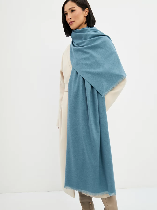 Палантин женский двусторонний однотонный с бахромой, пыльно-голубой