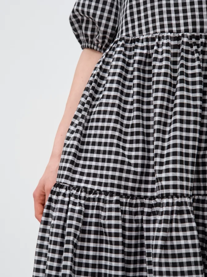 Платье с рукавами-буфами