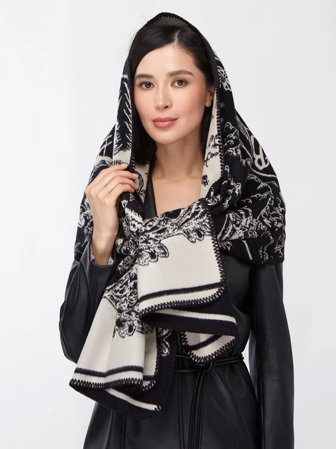 Палантин двусторонний с графичным принтом