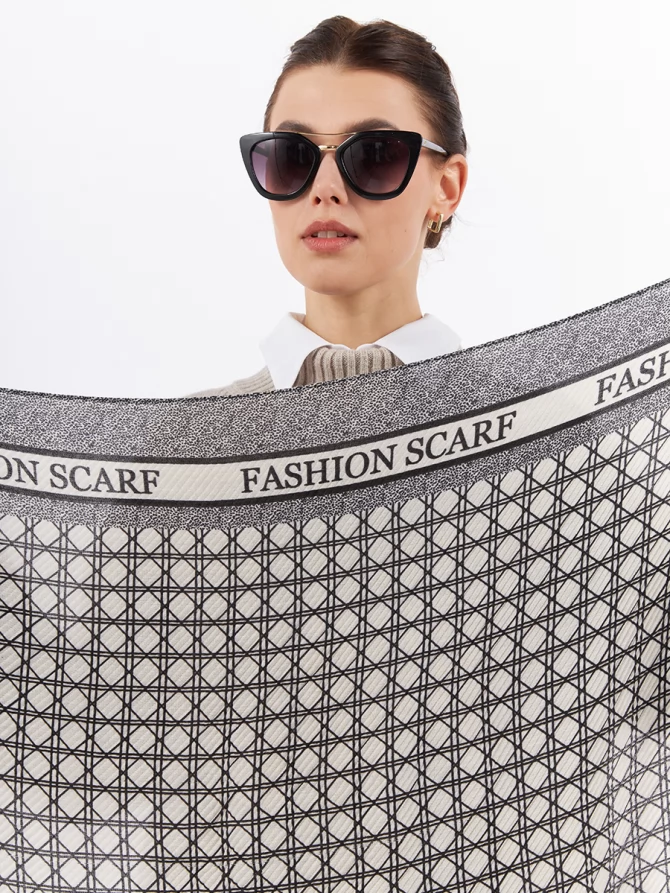 Платок двусторонний жатый с геометрическим узором