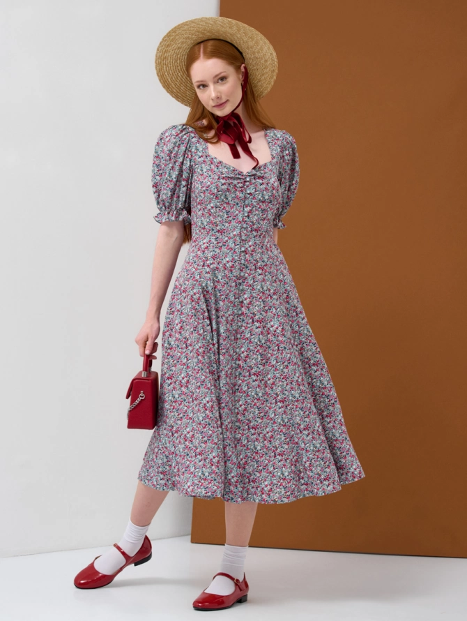 Платье с вырезом сердце