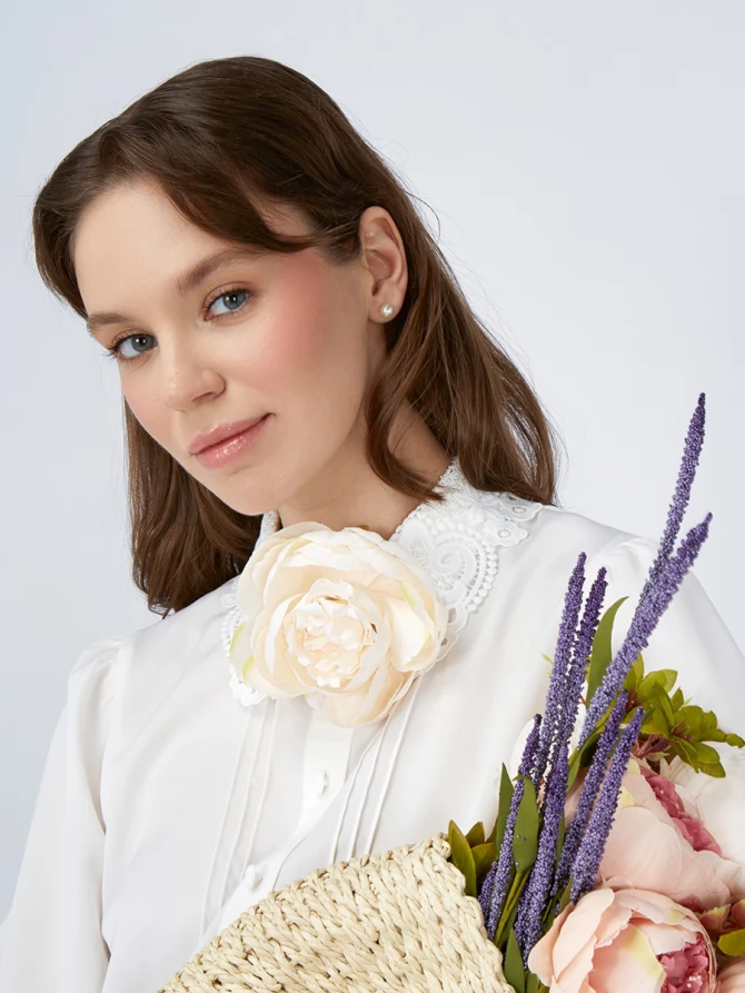 Блузка с воротником из кружева и защипами OD-913-1 белый