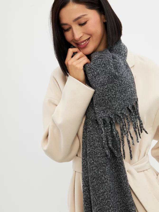 Палантин женский двусторонний однотонный с бахромой