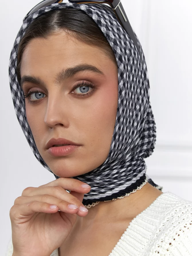 Платок женский в черно-белую клетку, жатый