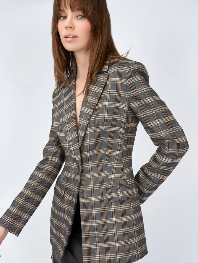 Жакет приталенный костюмный в клетку серо-коричневый