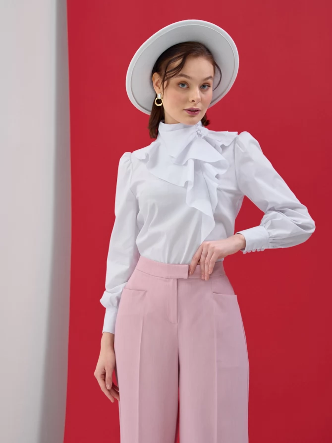 Блузка с жабо