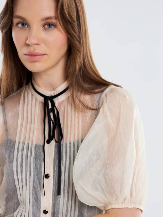 Блузка из органзы с бархатной завязкой и защипами  OD-951-1 молочный