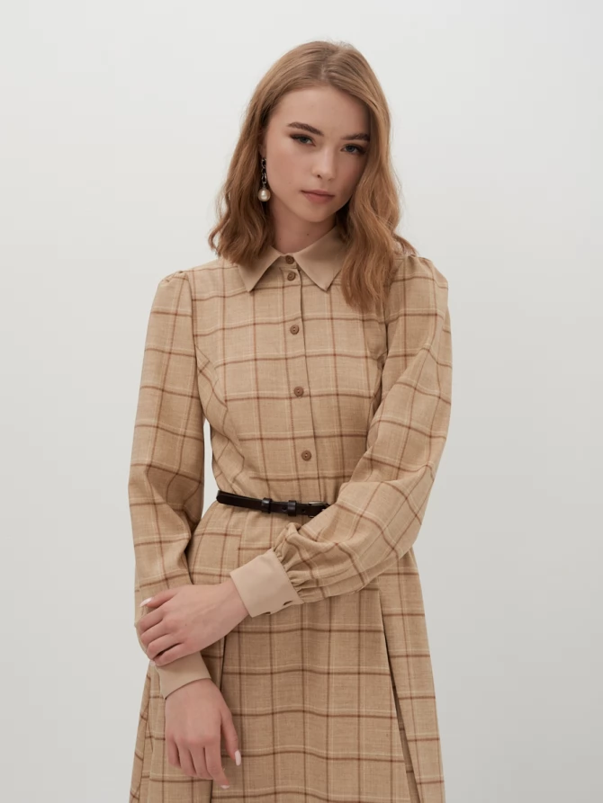 Платье с контрастным воротником и поясом