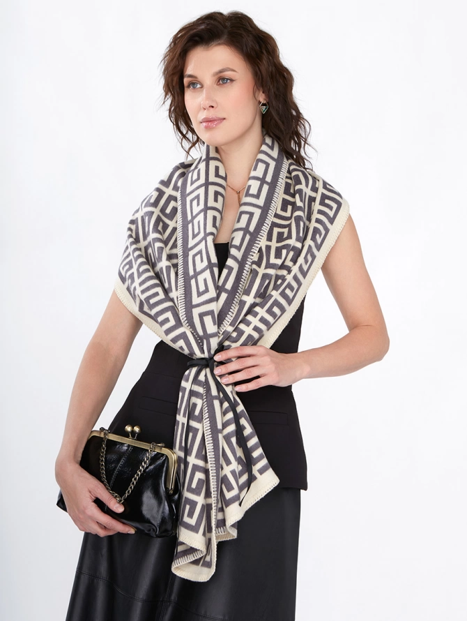 Палантин женский с двусторонним геометрическим принтом