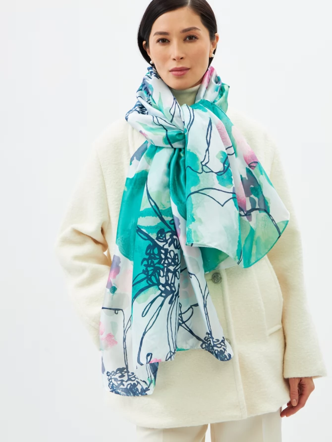 Палантин двусторонний с арт-принтом и атласной текстурой