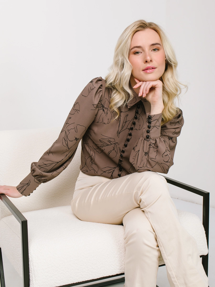 Блузка с принтом OD-639-28 коричневая, черный цветок