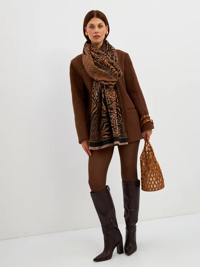 Палантин женский с анималистичным принтом