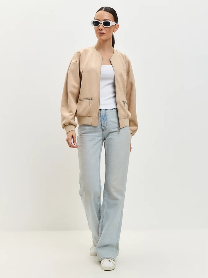 Бомбер из замши бежевый