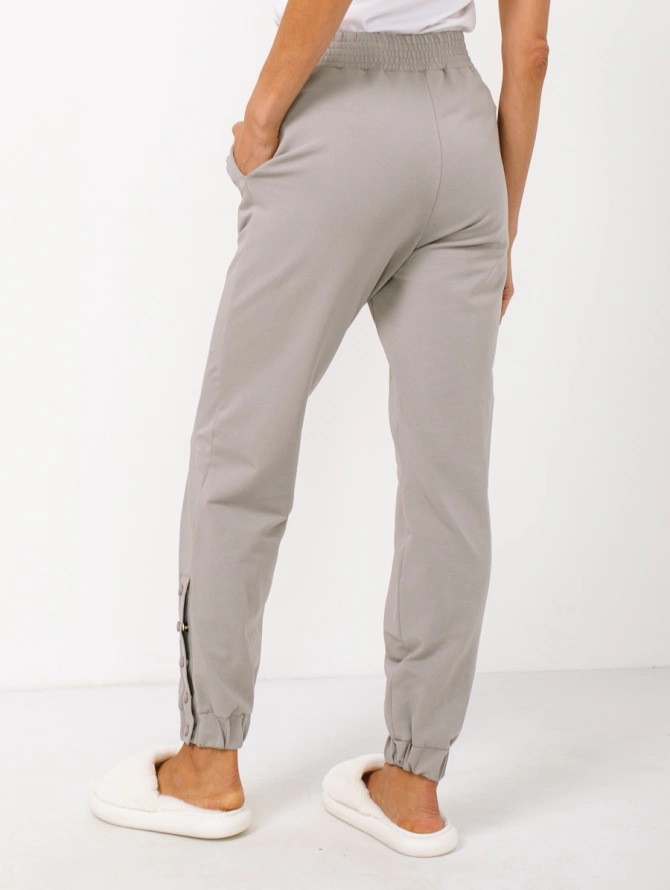 Брюки джоггеры с кнопками