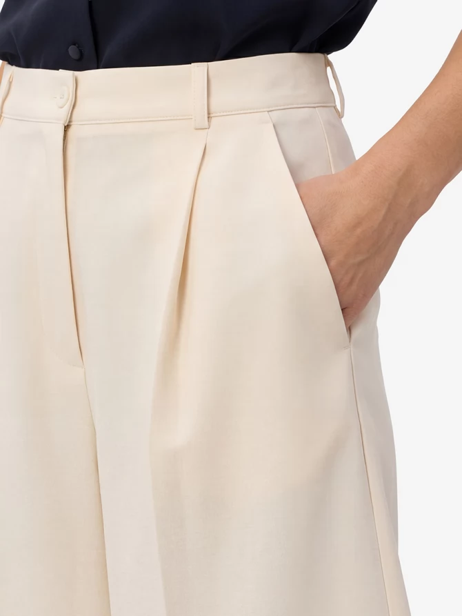 Бермуды из костюмной ткани OD-1037-1 молочный