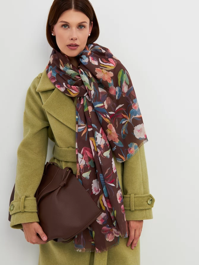 Палантин женский с цветочным принтом и бахромой