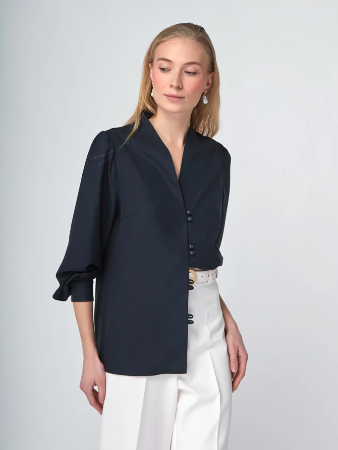 Блуза с вырезом темно-синяя   