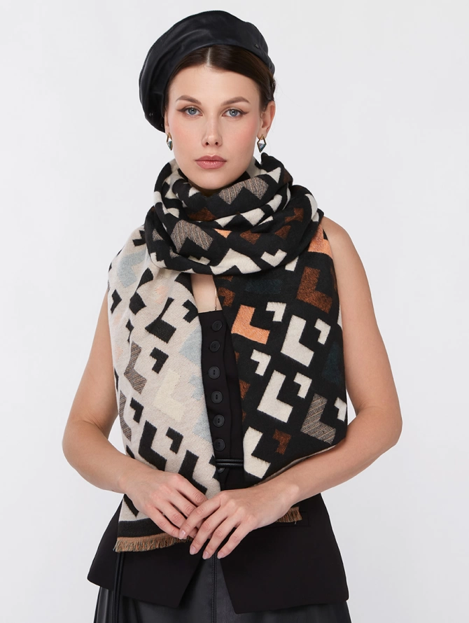 Палантин женский с двусторонним геометрическим принтом