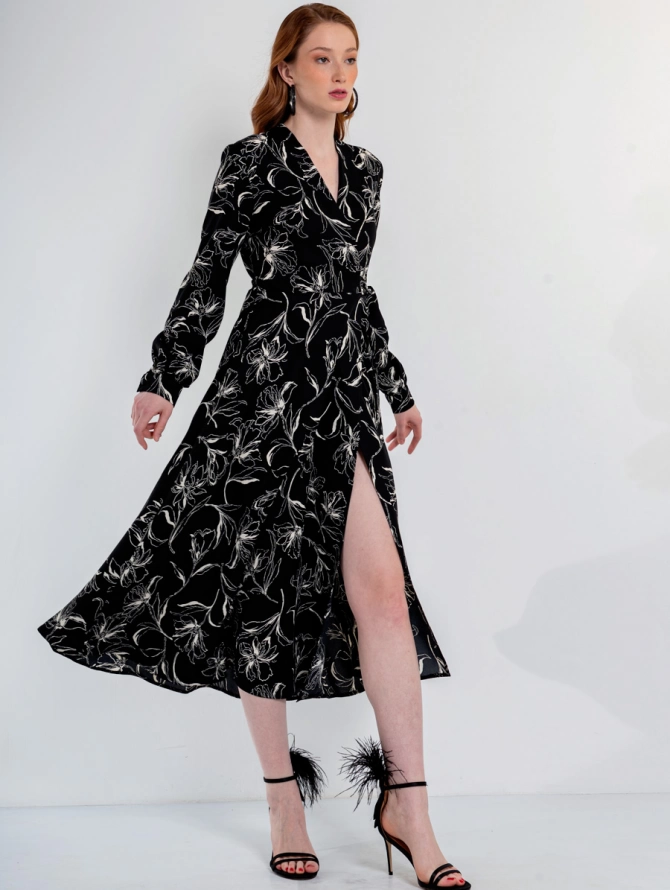 Платье на запах с цветочным принтом