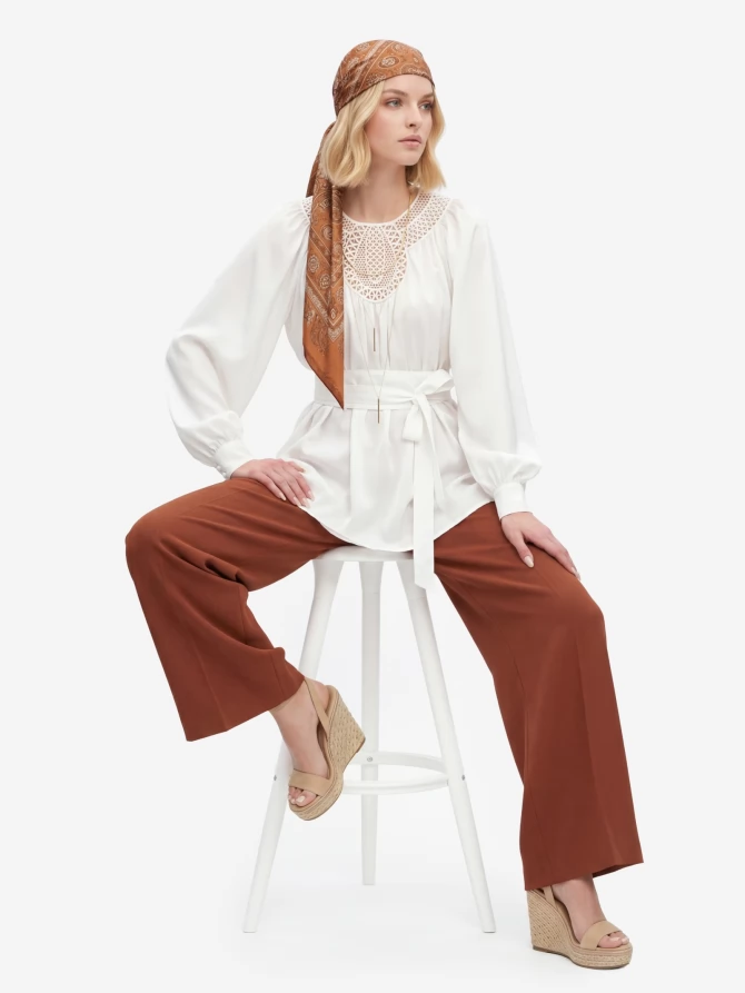 Блузка с кружевной вставкой и поясом-кушаком OD-1028-1 белый