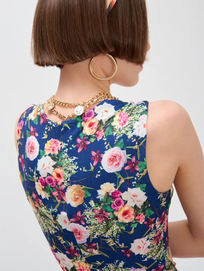 Платье с вырезом каре