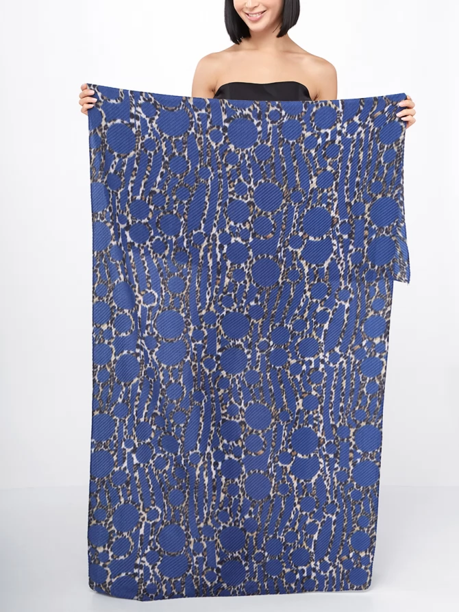 Палантин женский двусторонний с жатой текстурой и анималистичным принтом