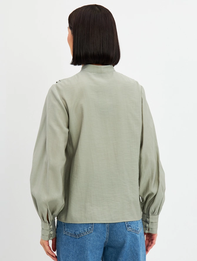 Блузка с отлетными рюшами, цвет полынь