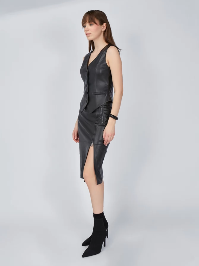 Жилет из эко-кожи на вискозной подкладке, черный