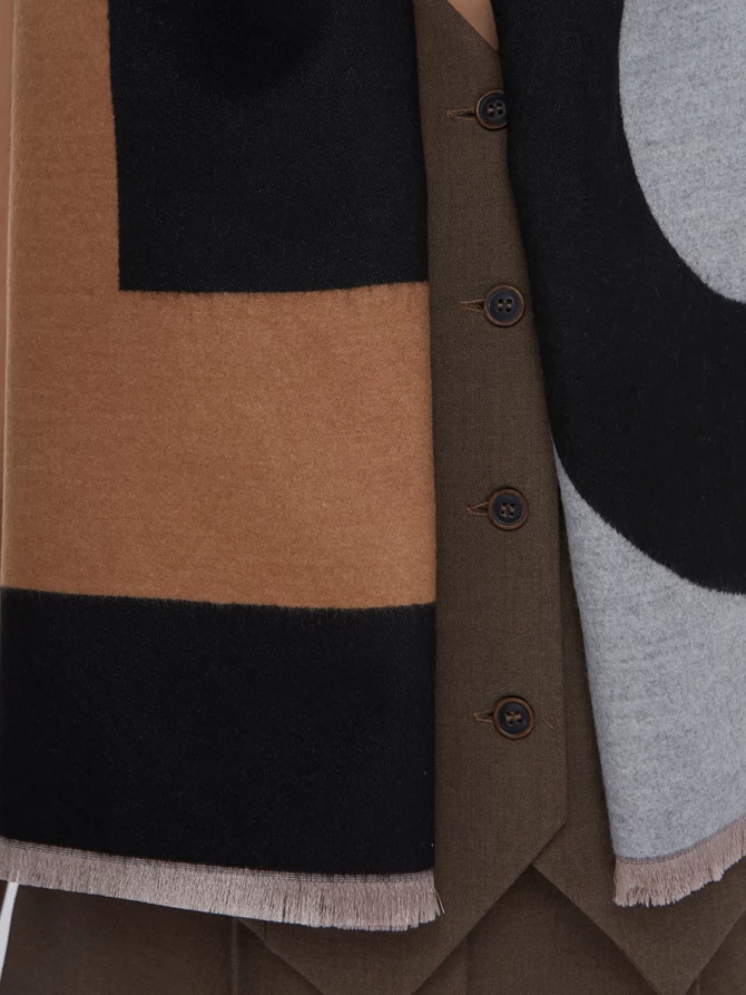 Палантин женский с геометрическим принтом