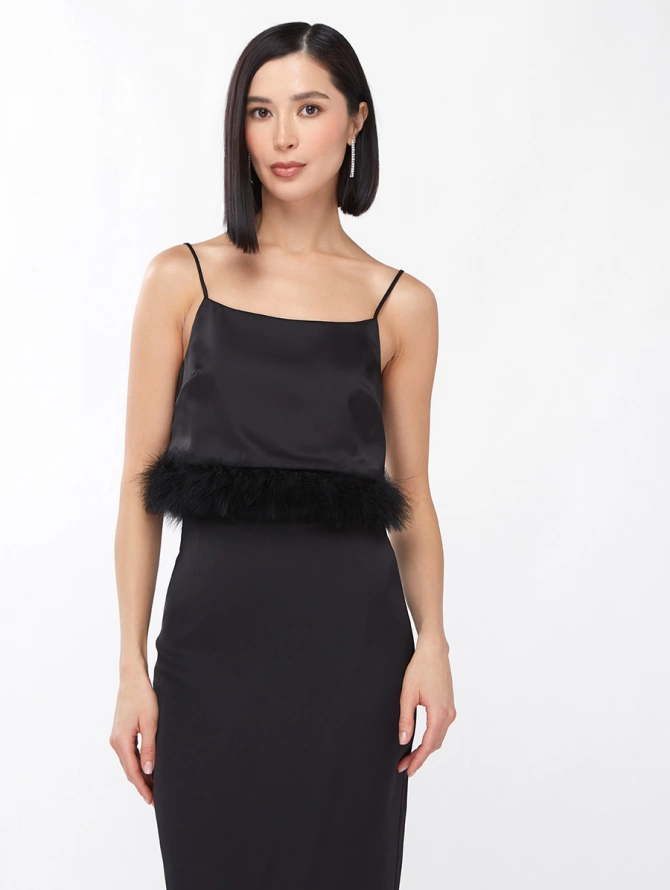 Топ черный атласный кроп с перьями