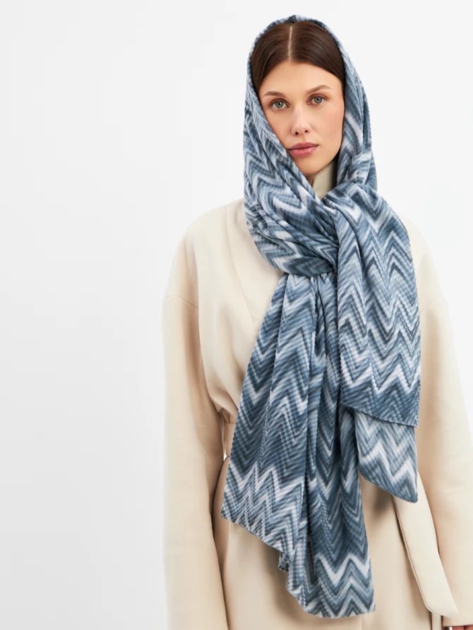 Палантин женский с волнистым принтом