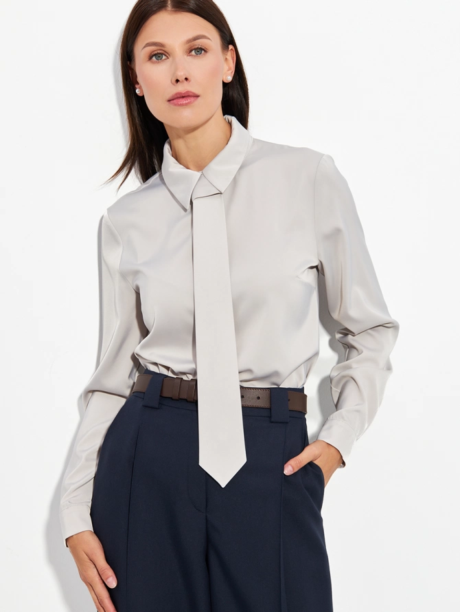 Блузка с галстуком серо-коричневая