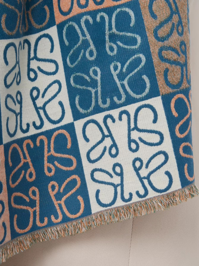 Палантин двусторонний с абстрактным узором