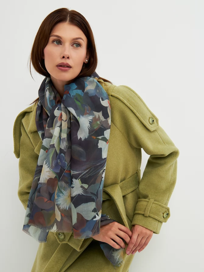 Палантин женский с нежным цветочным принтом