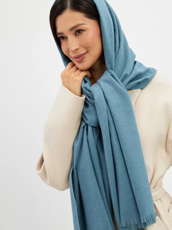 Палантин женский двусторонний однотонный с бахромой, пыльно-голубой