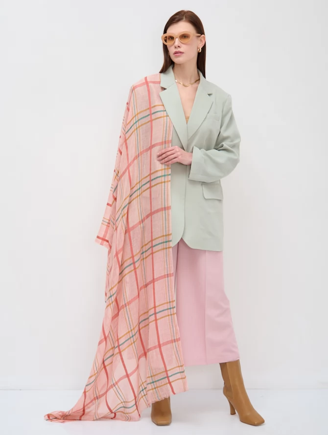 Палантин в нежно-розовую клетку