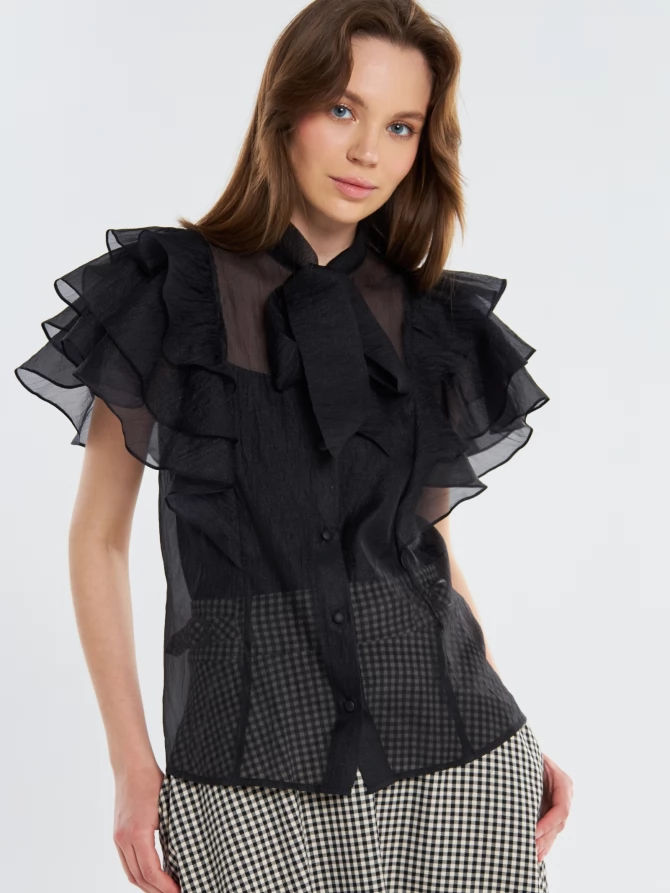 Блузка из органзы с рюшами и бантом черная