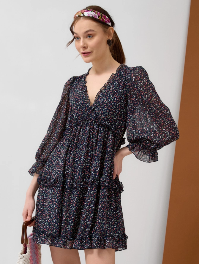 Платье шифоновое А-силуэта с цветочным принтом и рюшами