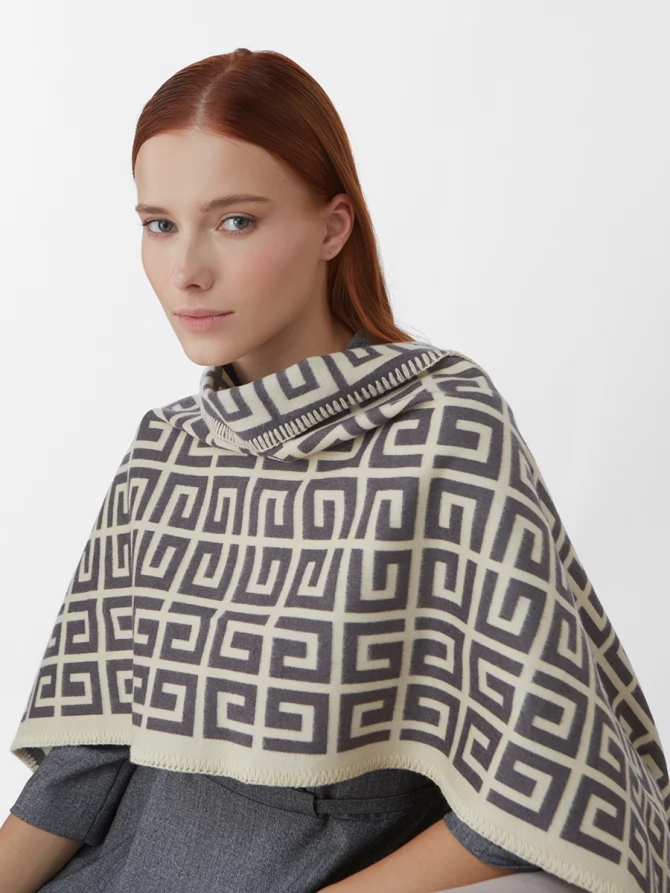 Палантин женский с двусторонним геометрическим принтом