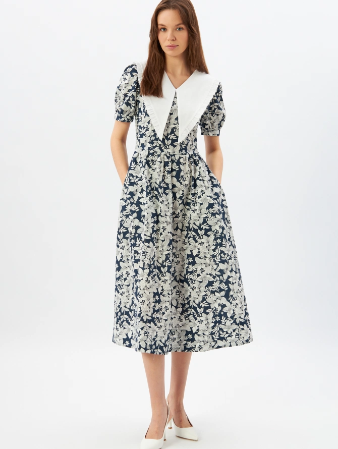 Платье из хлопка с большим контрастным воротником OD-935-4 крупные белые цветы на синем