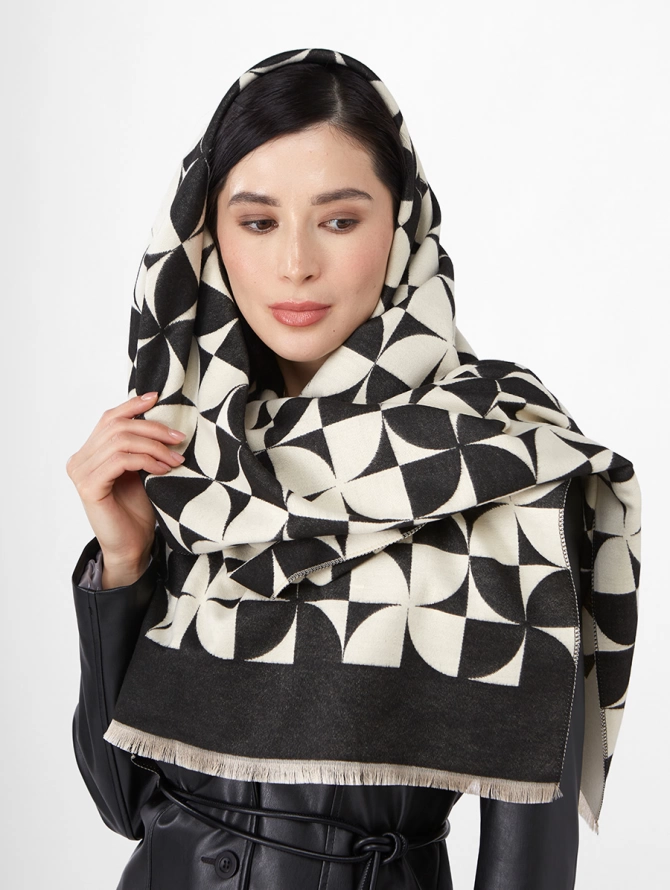 Палантин женский с графическим узором
