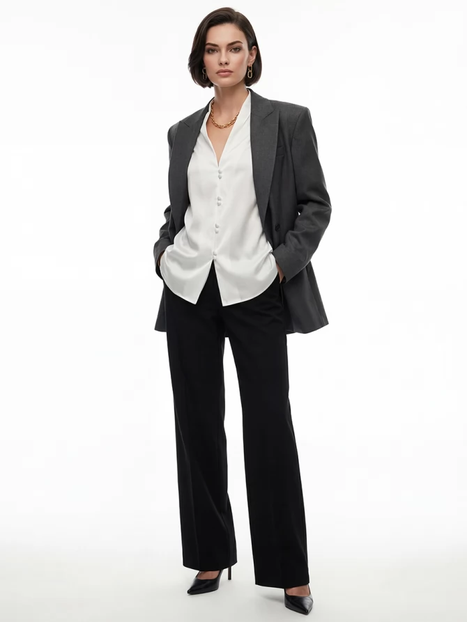 Блуза с вырезом  