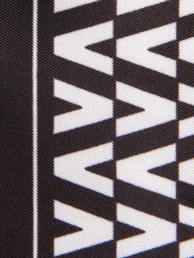 Платок с графическим монохромным принтом