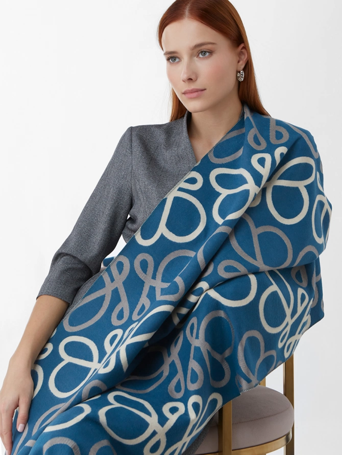 Палантин двусторонний с абстрактным узором