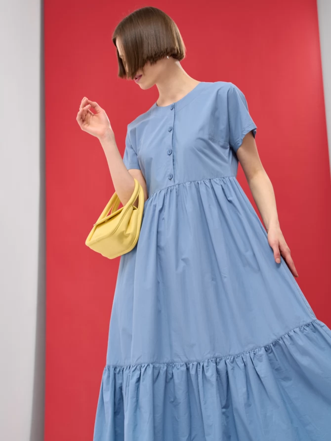 Платье миди с воланом голубое