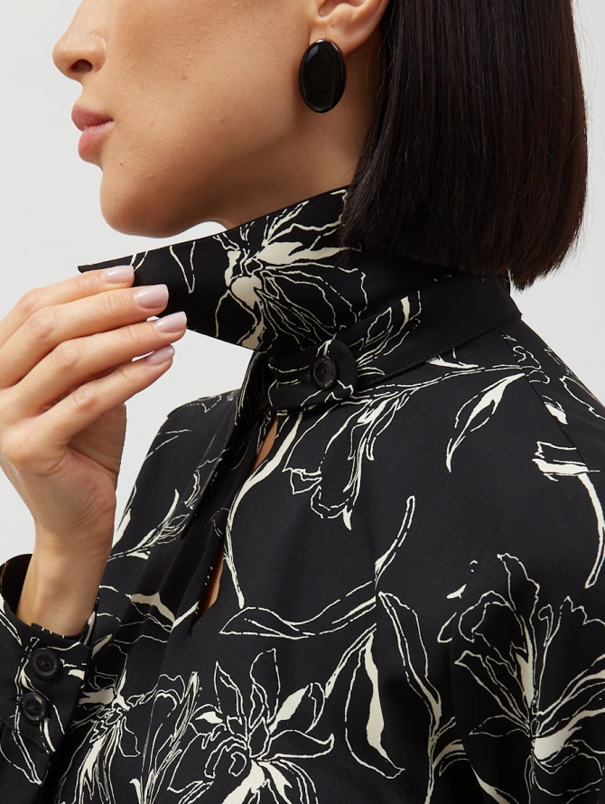 Блузка с вырезом OD-813-23 черная